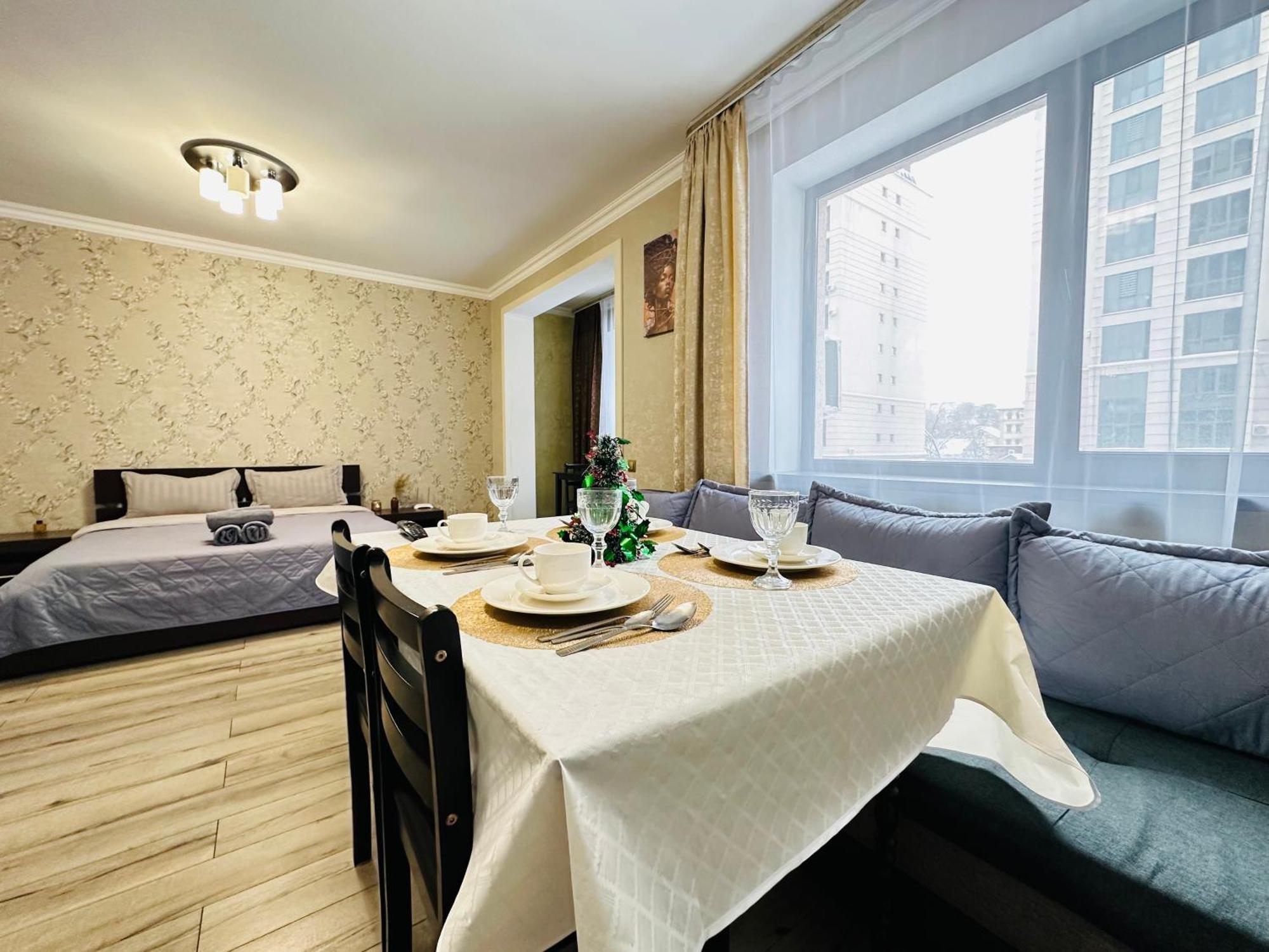 Vostochnyi Park Apartament In The Center Of Almaty Apartman Kültér fotó