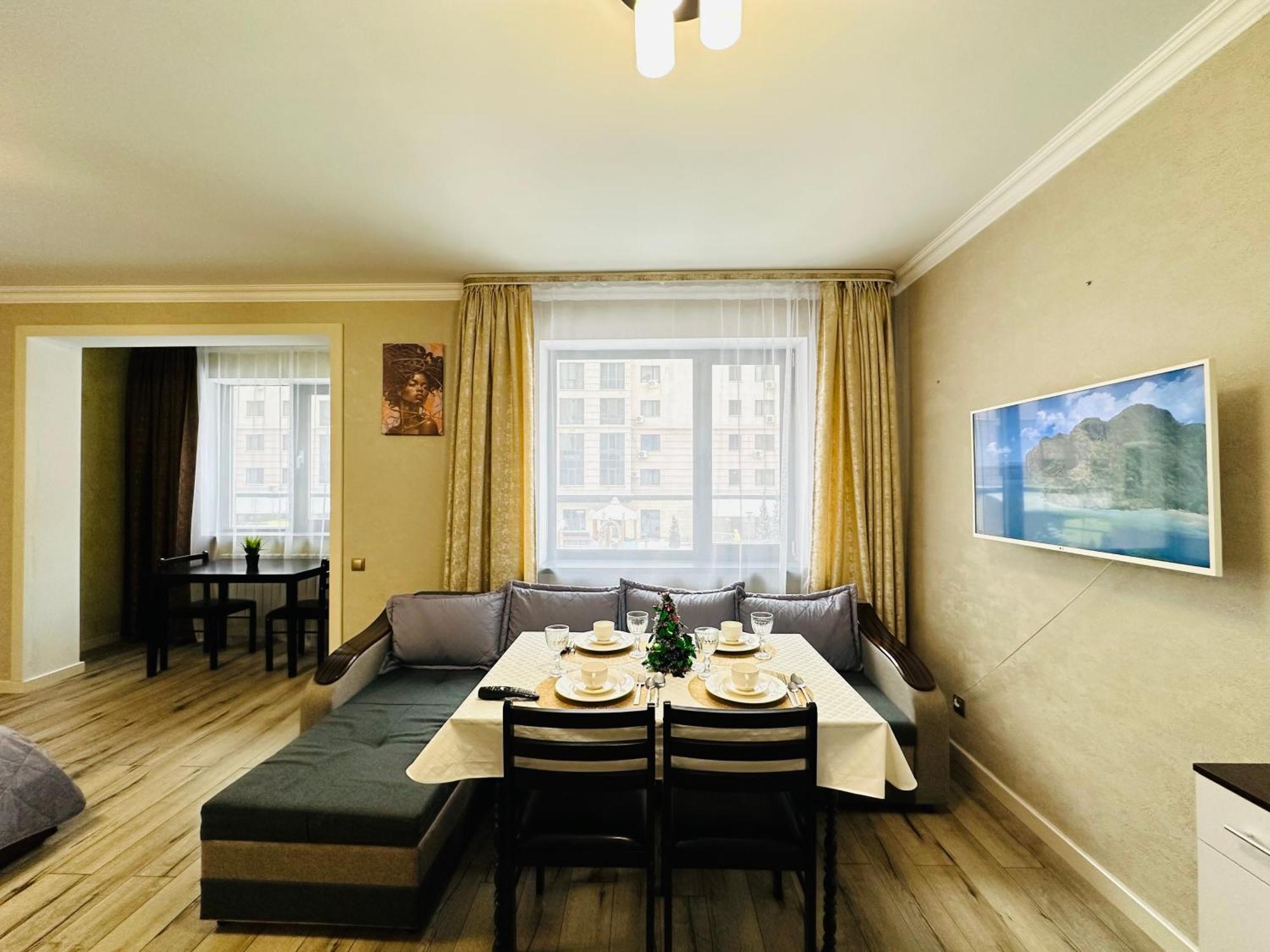 Vostochnyi Park Apartament In The Center Of Almaty Apartman Kültér fotó