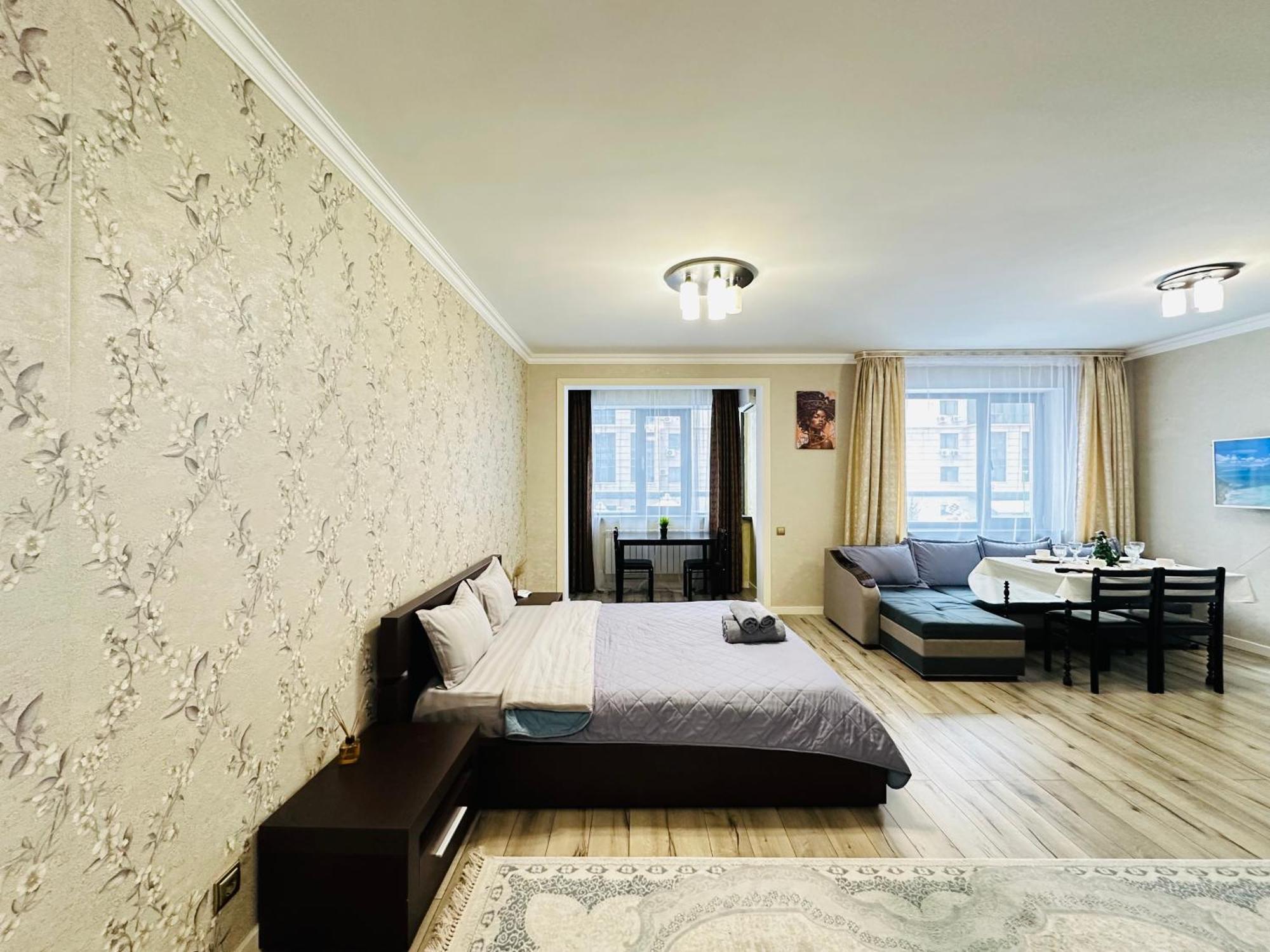 Vostochnyi Park Apartament In The Center Of Almaty Apartman Kültér fotó