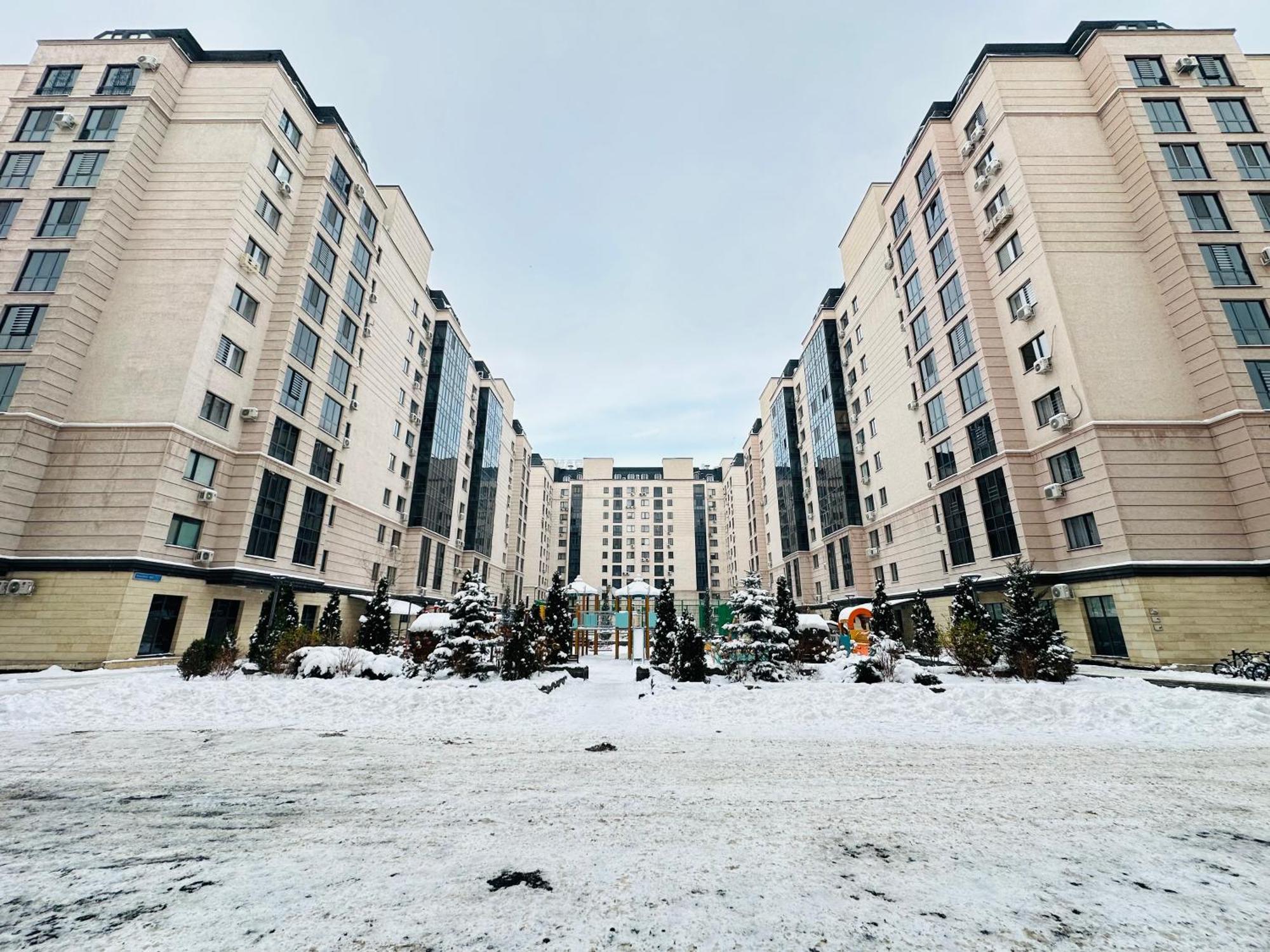 Vostochnyi Park Apartament In The Center Of Almaty Apartman Kültér fotó