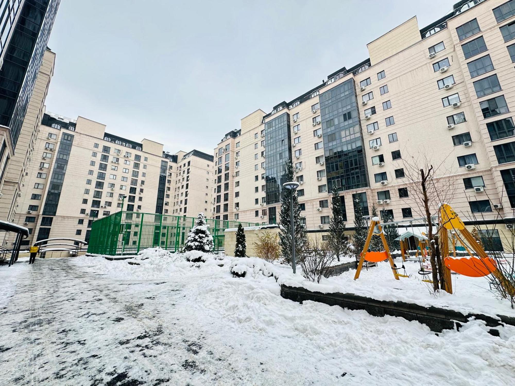 Vostochnyi Park Apartament In The Center Of Almaty Apartman Kültér fotó