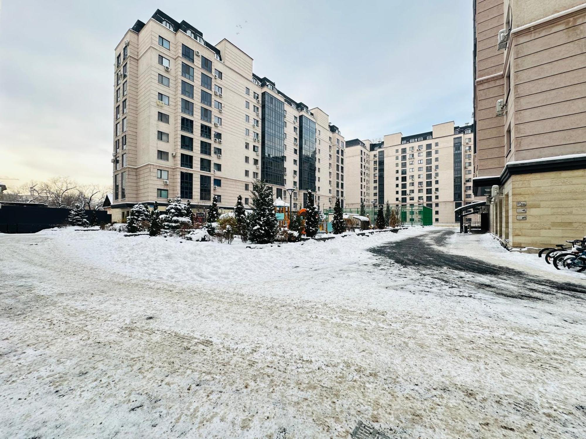 Vostochnyi Park Apartament In The Center Of Almaty Apartman Kültér fotó