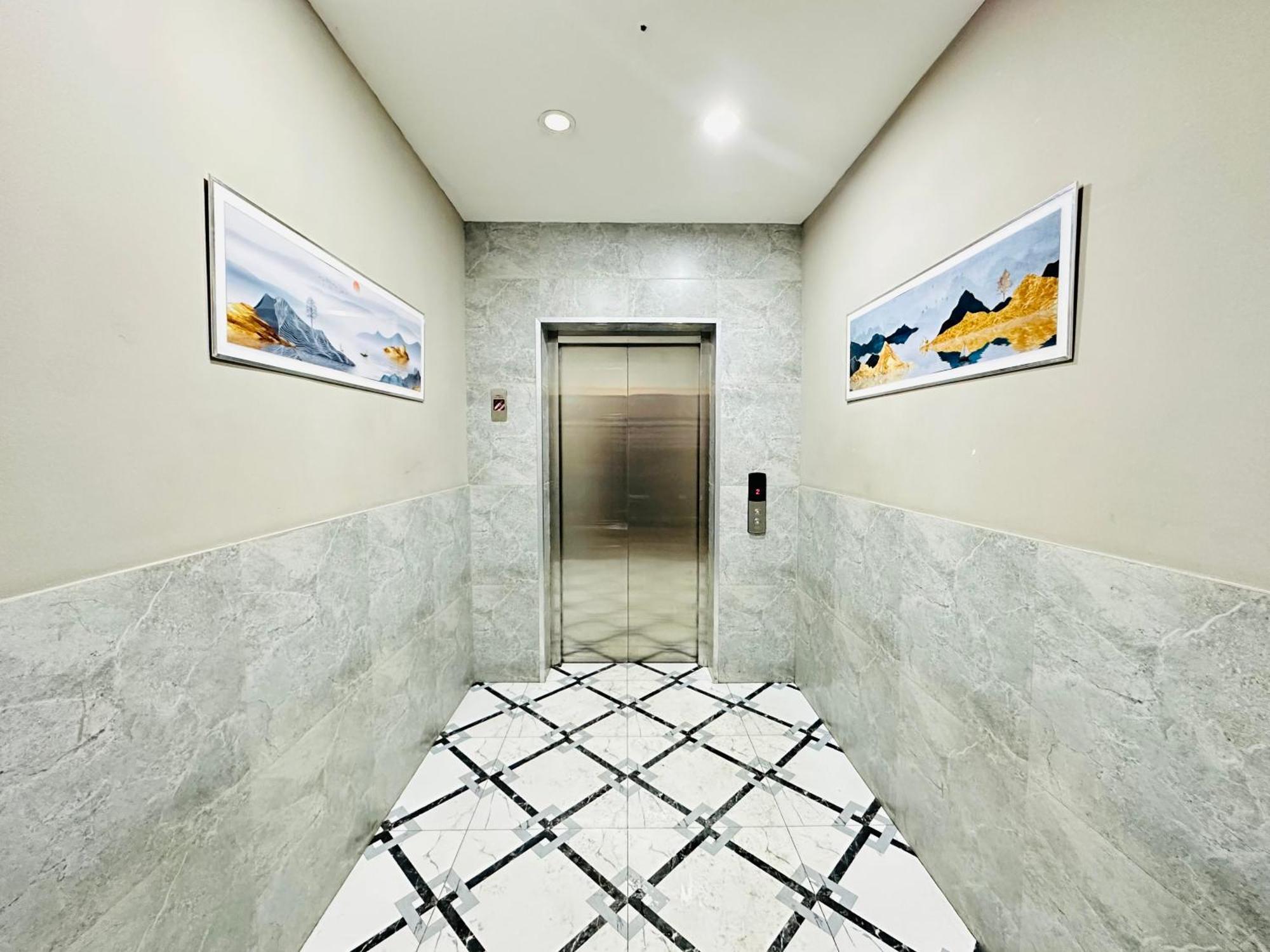 Vostochnyi Park Apartament In The Center Of Almaty Apartman Kültér fotó