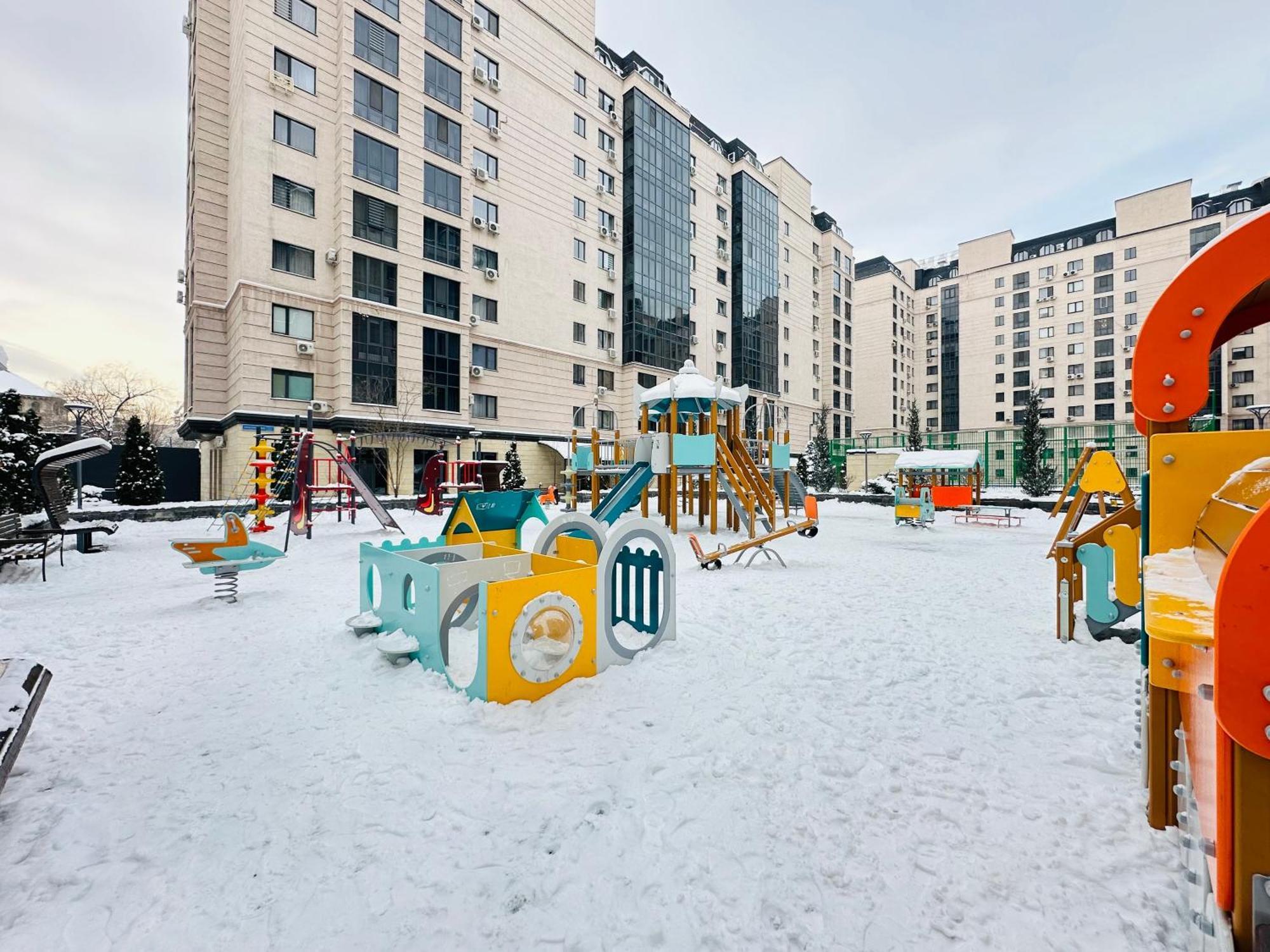 Vostochnyi Park Apartament In The Center Of Almaty Apartman Kültér fotó